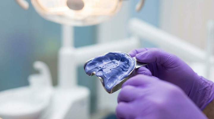 Restauration du sourire avec des prothèses fabriquées en France